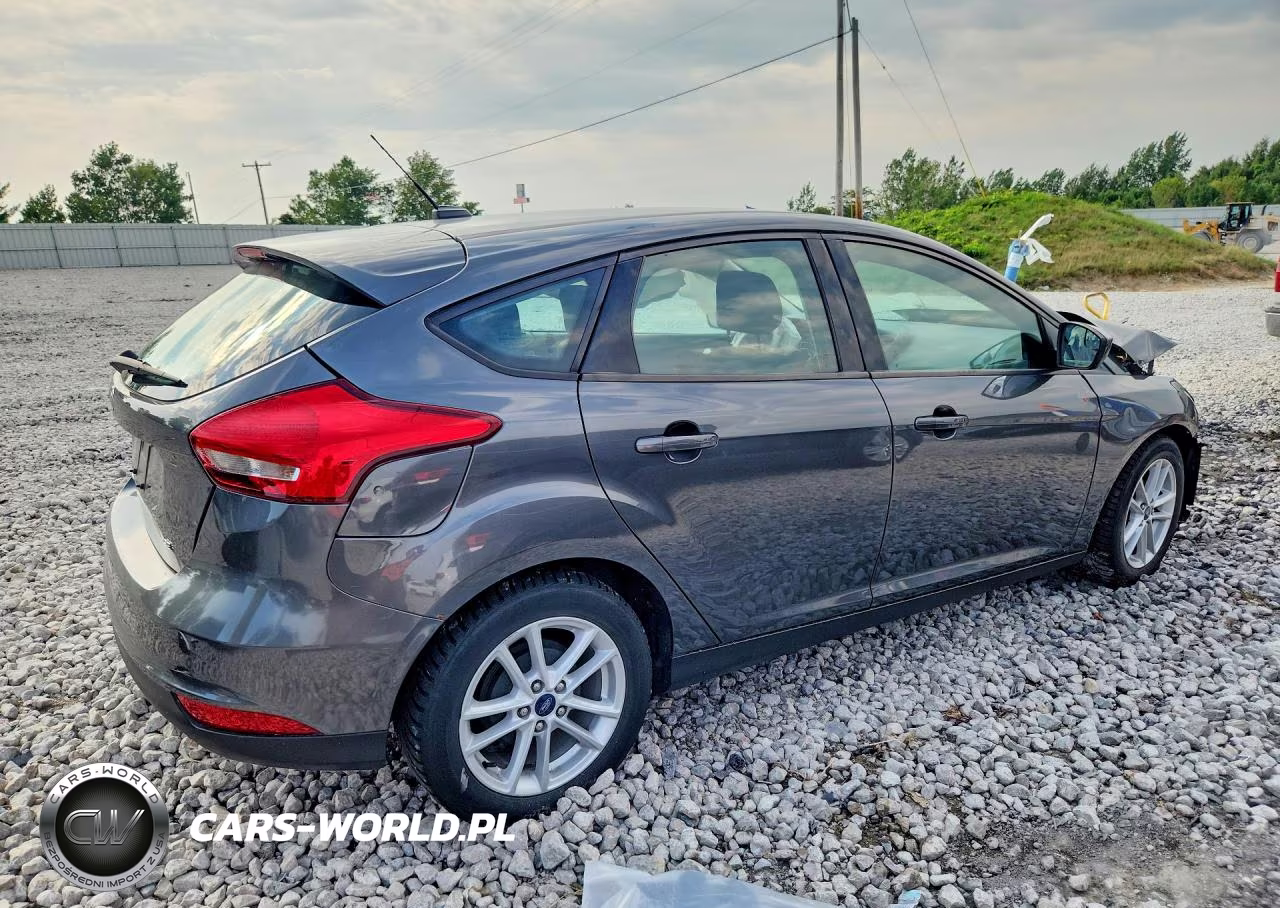 2018 Ford Focus Se VIN:1FADP3K28JL218187 - 3