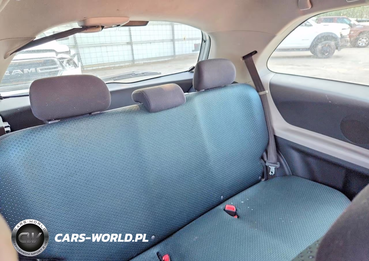 2007 Toyota Yaris Base VIN:JTDJT923X75103804 - 10