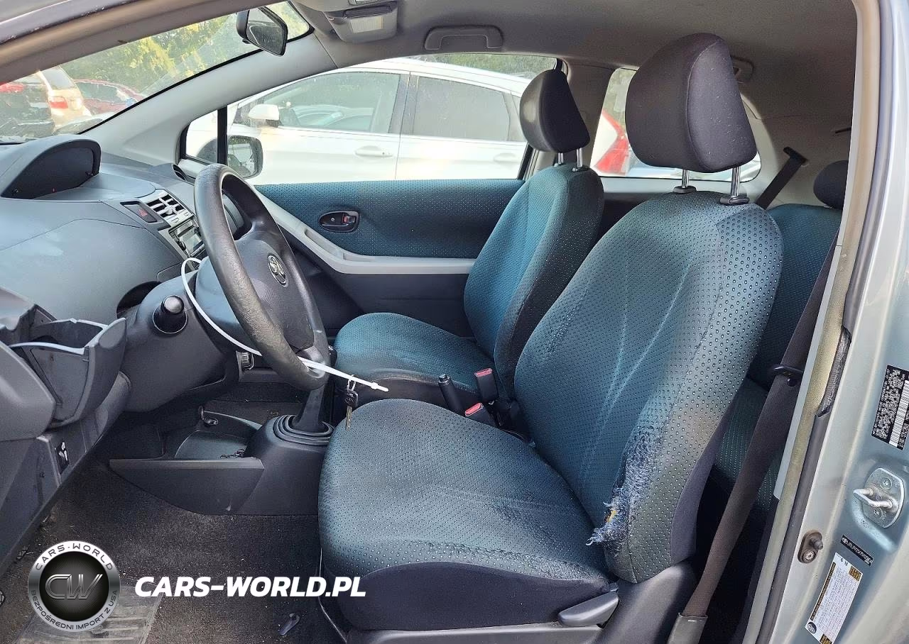 2007 Toyota Yaris Base VIN:JTDJT923X75103804 - 7