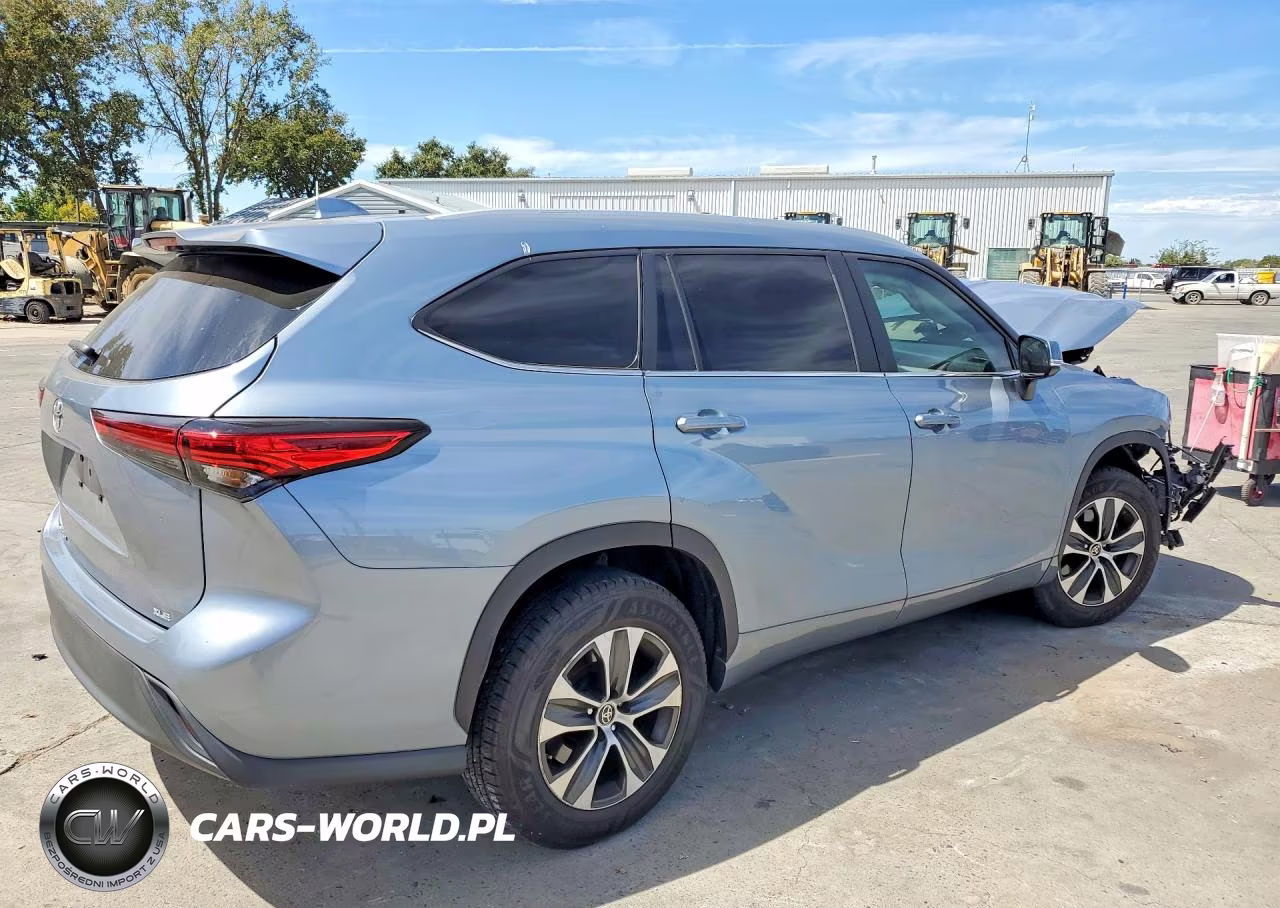 2023 Toyota Highlander Xle VIN:5TDKDRAH2PS002264 - 3
