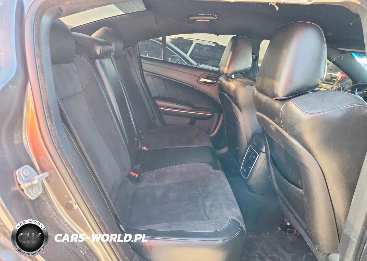 2019 Dodge Charger Scat Pack VIN:2C3CDXGJ4KH530564 - 10