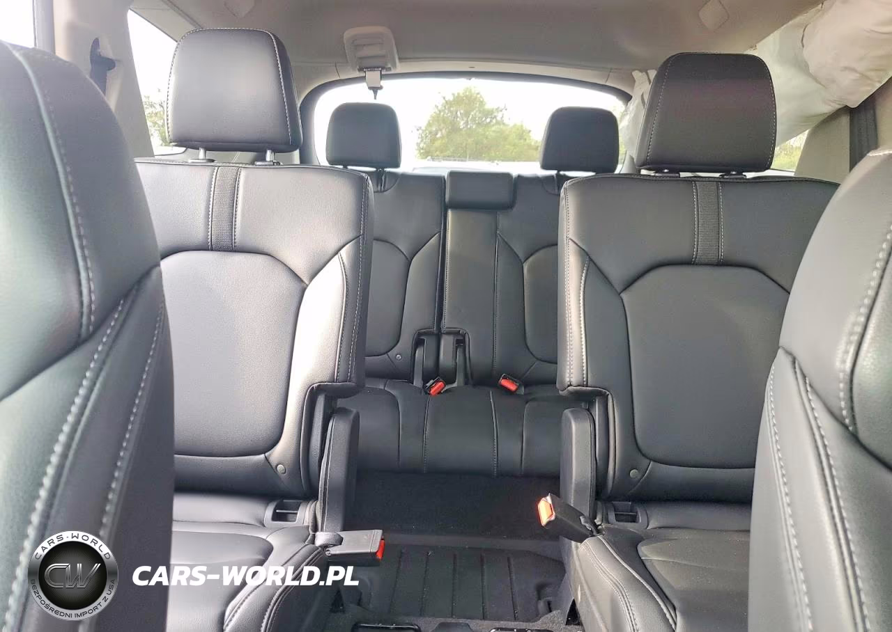2024 Honda Pilot Touring VIN:5FNYG1H74RB020675 - 10