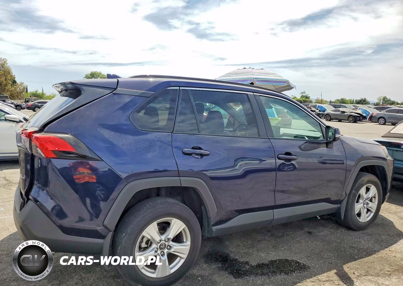 2021 Toyota Rav4 Xle VIN:2T3W1RFV4MW119735 - 3