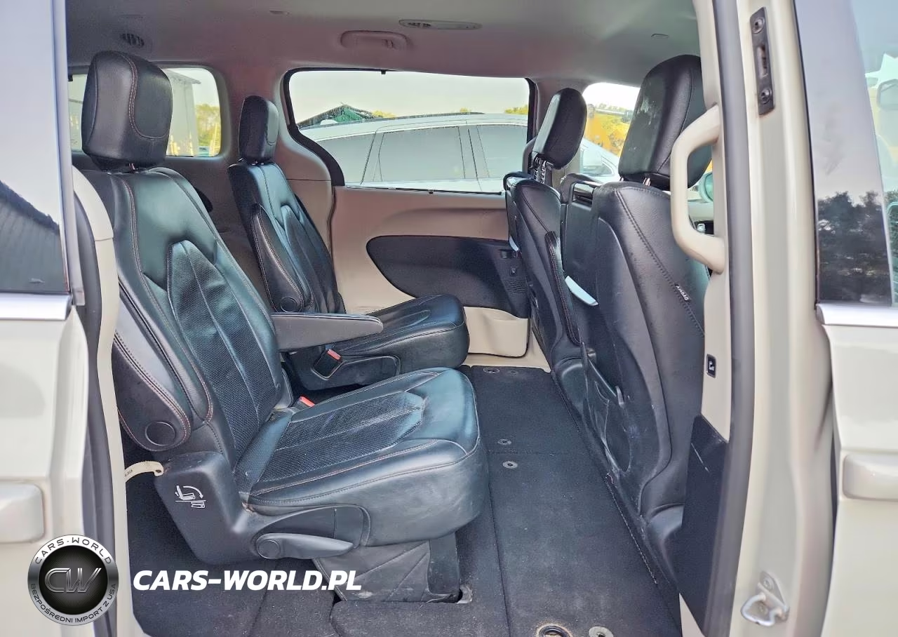 2017 Chrysler Pacifica Touring L Plus VIN:2C4RC1EGXHR622665 - 11