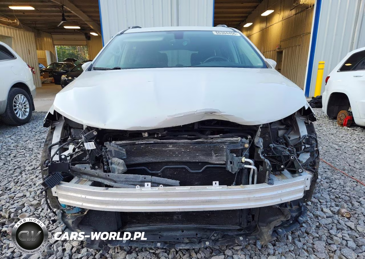 2017 Chrysler Pacifica Touring L Plus VIN:2C4RC1EGXHR622665 - 5