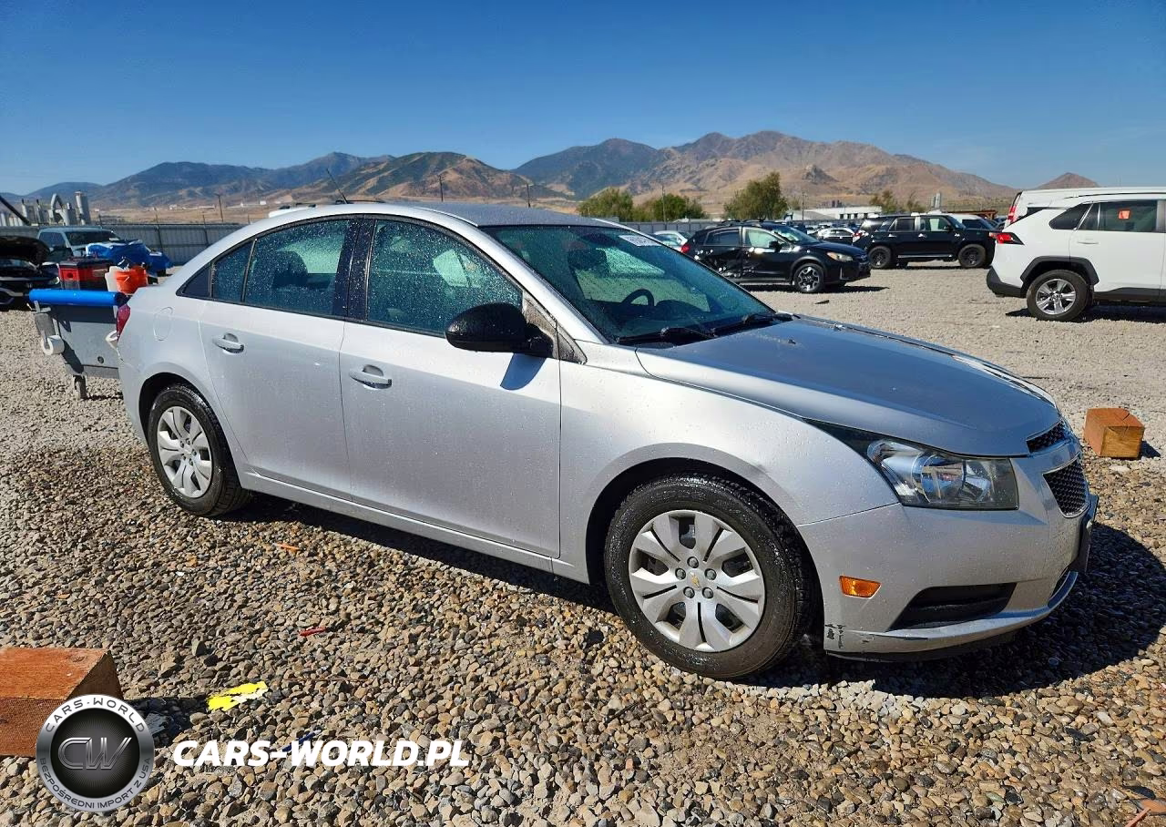 2014 Chevrolet Cruze Ls VIN:1G1PA5SH9E7374108 - 4