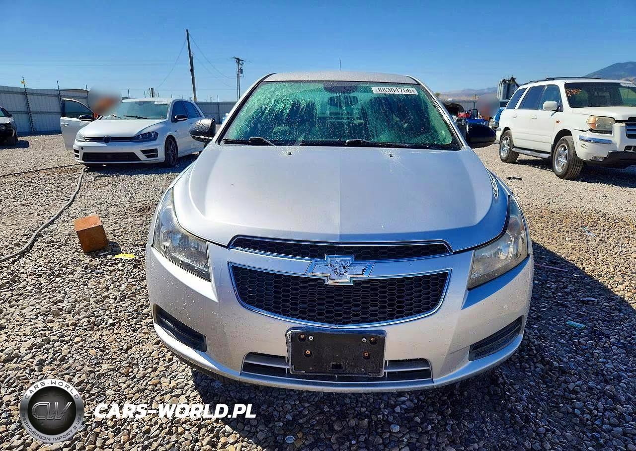2014 Chevrolet Cruze Ls VIN:1G1PA5SH9E7374108 - 5