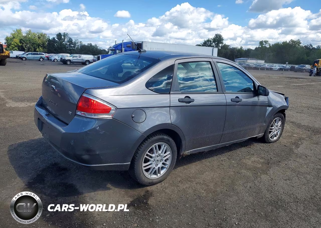 2010 Ford Focus Se VIN:1FAHP3FN8AW131183 - 3