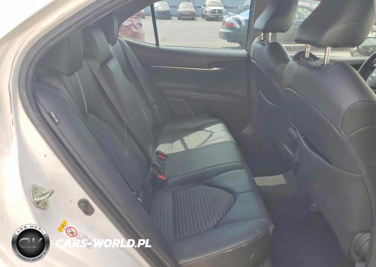 2018 Toyota Camry Se VIN:4T1B11HK8JU610624 - 10