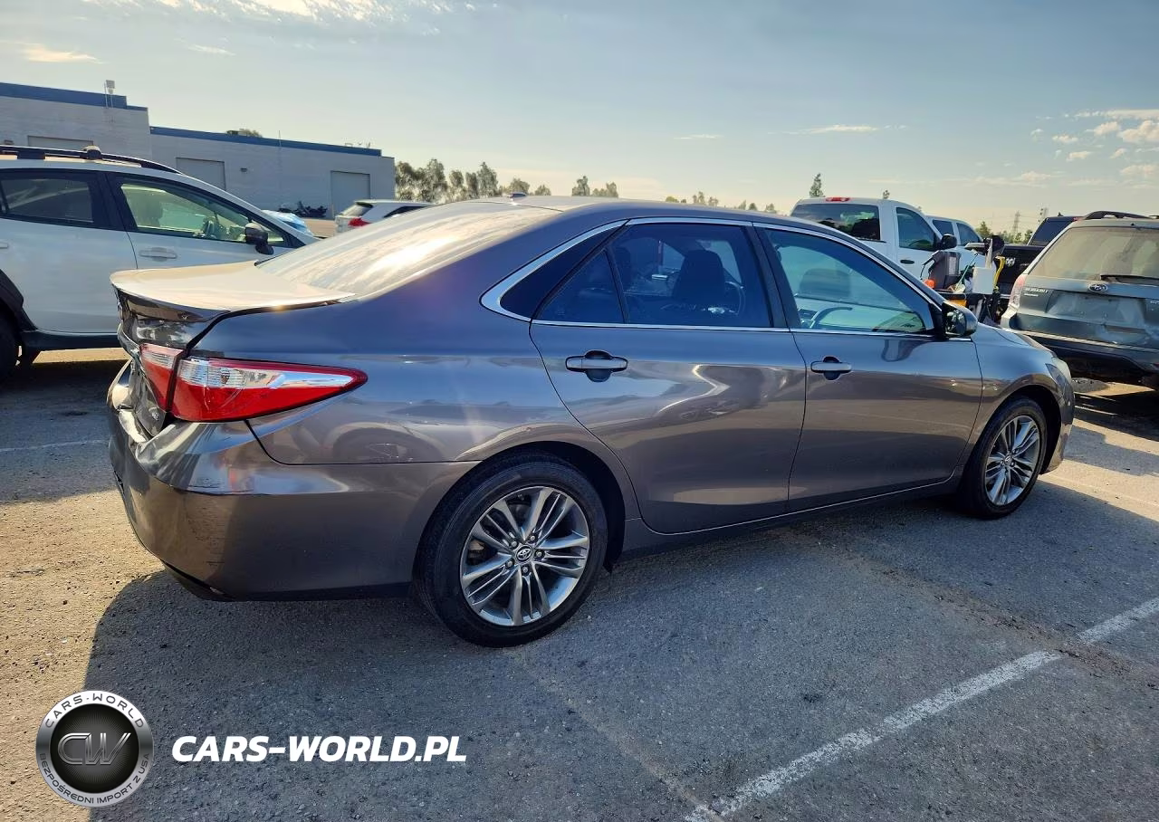 2016 Toyota Camry Se VIN:4T1BF1FK8GU242409 - 3