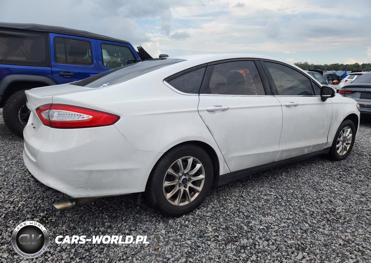 2015 Ford Fusion S VIN:3FA6P0G7XFR217739 - 3