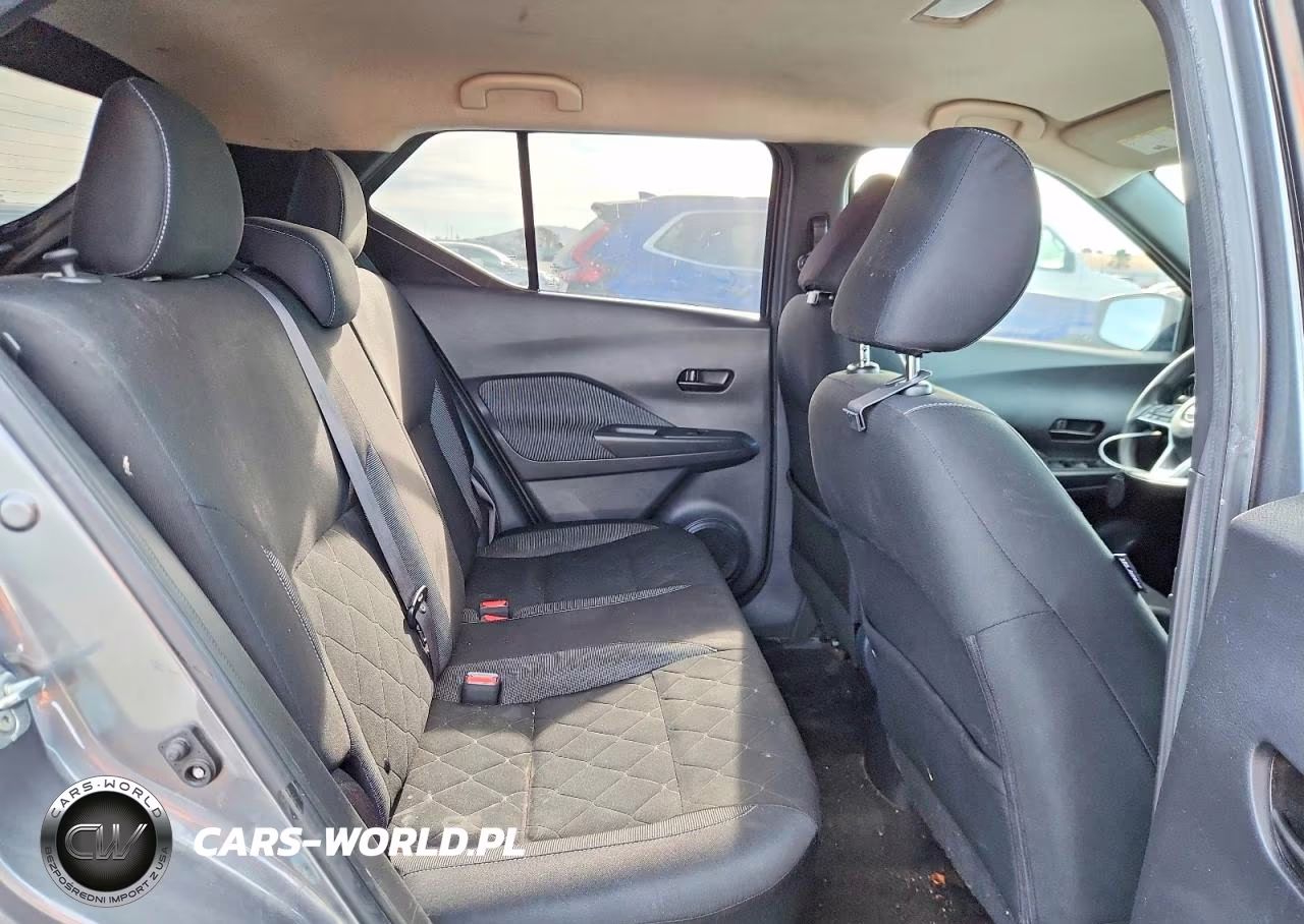 2019 Nissan Kicks S VIN:3N1CP5CU5KL564983 - 10
