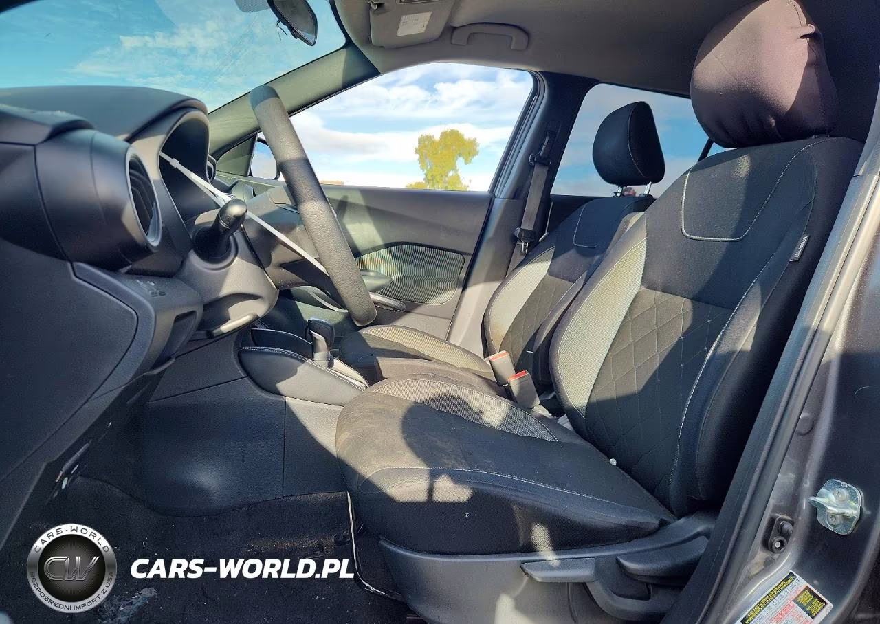 2019 Nissan Kicks S VIN:3N1CP5CU5KL564983 - 7