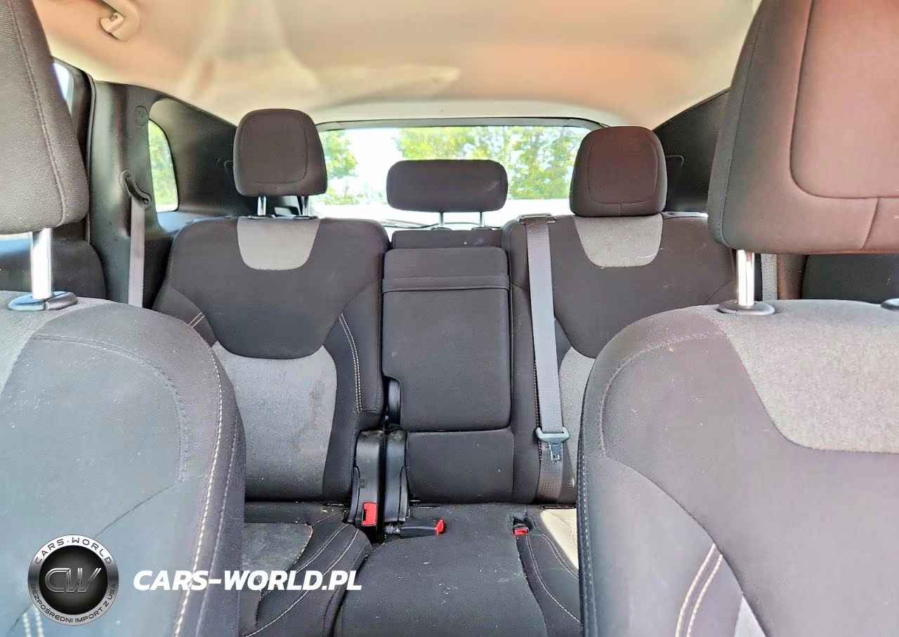 2016 Jeep Cherokee Sport VIN:1C4PJMAB3GW301243 - 10