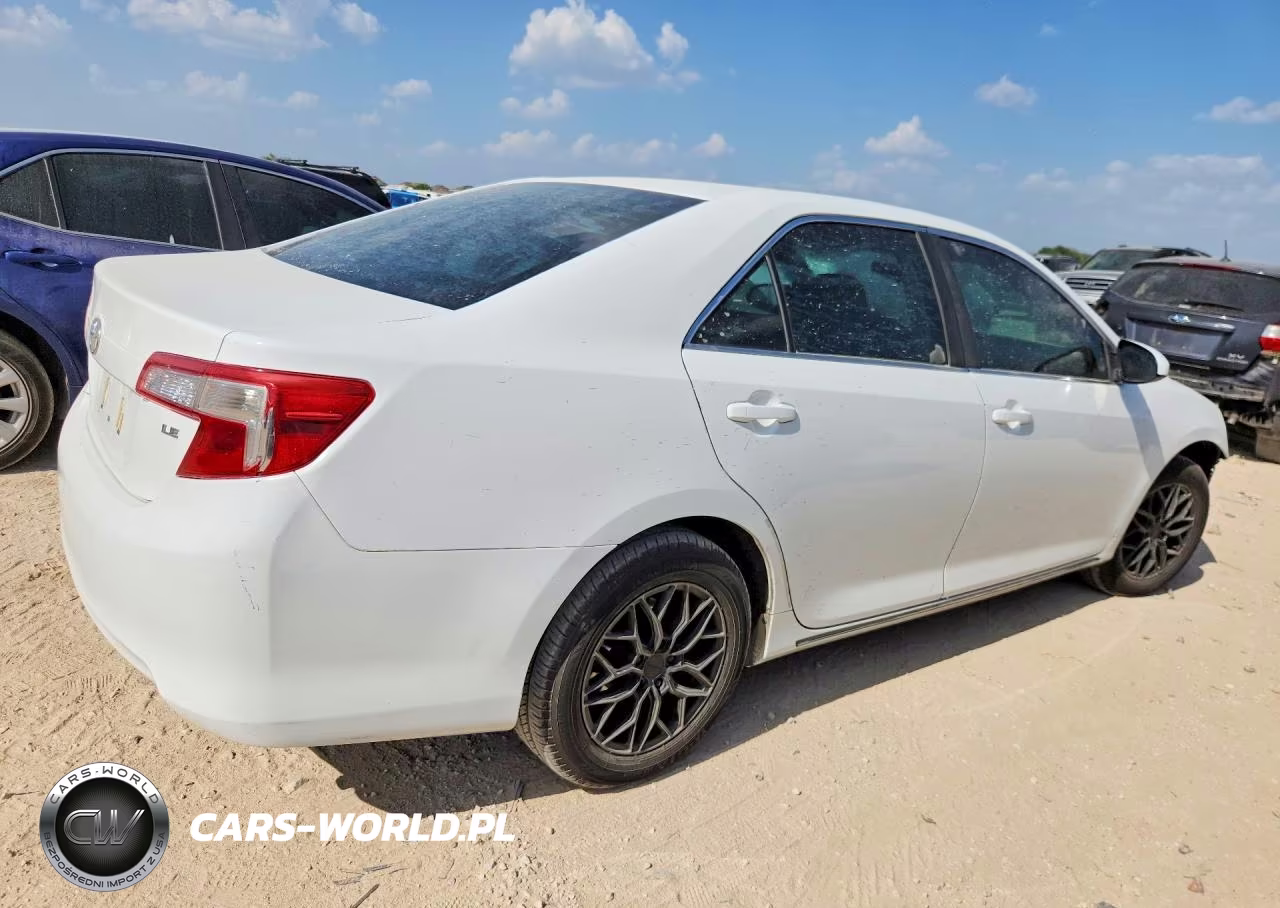 2014 Toyota Camry Le VIN:4T4BF1FK1ER408594 - 3