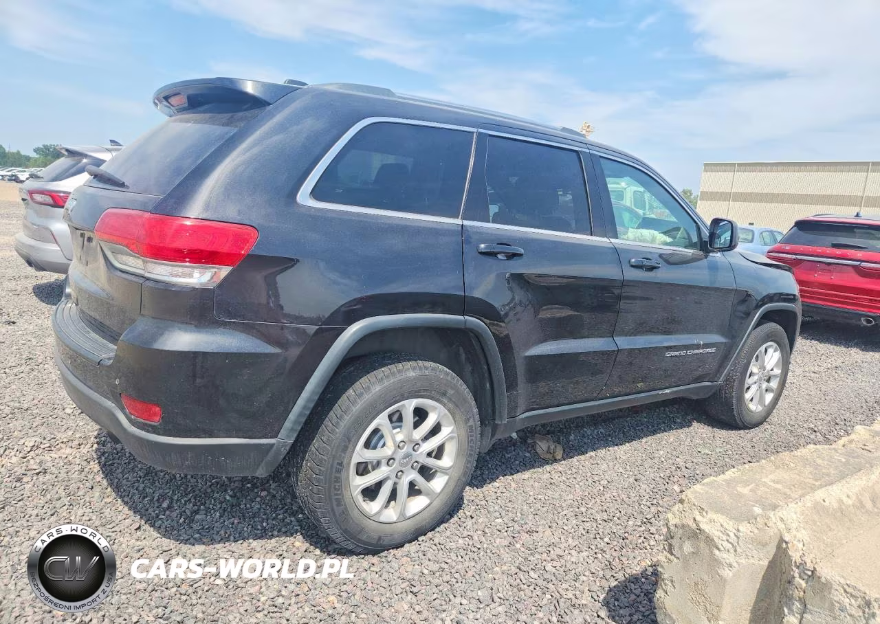 2015 Jeep Grand Cherokee Laredo VIN:1C4RJFAG8FC213577 - 3