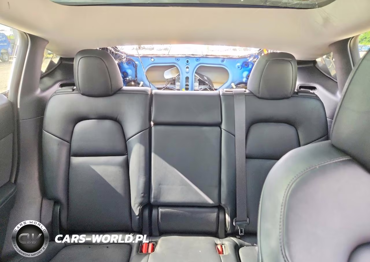 2020 Tesla Model Y VIN:5YJYGDEF1LF000470 - 10