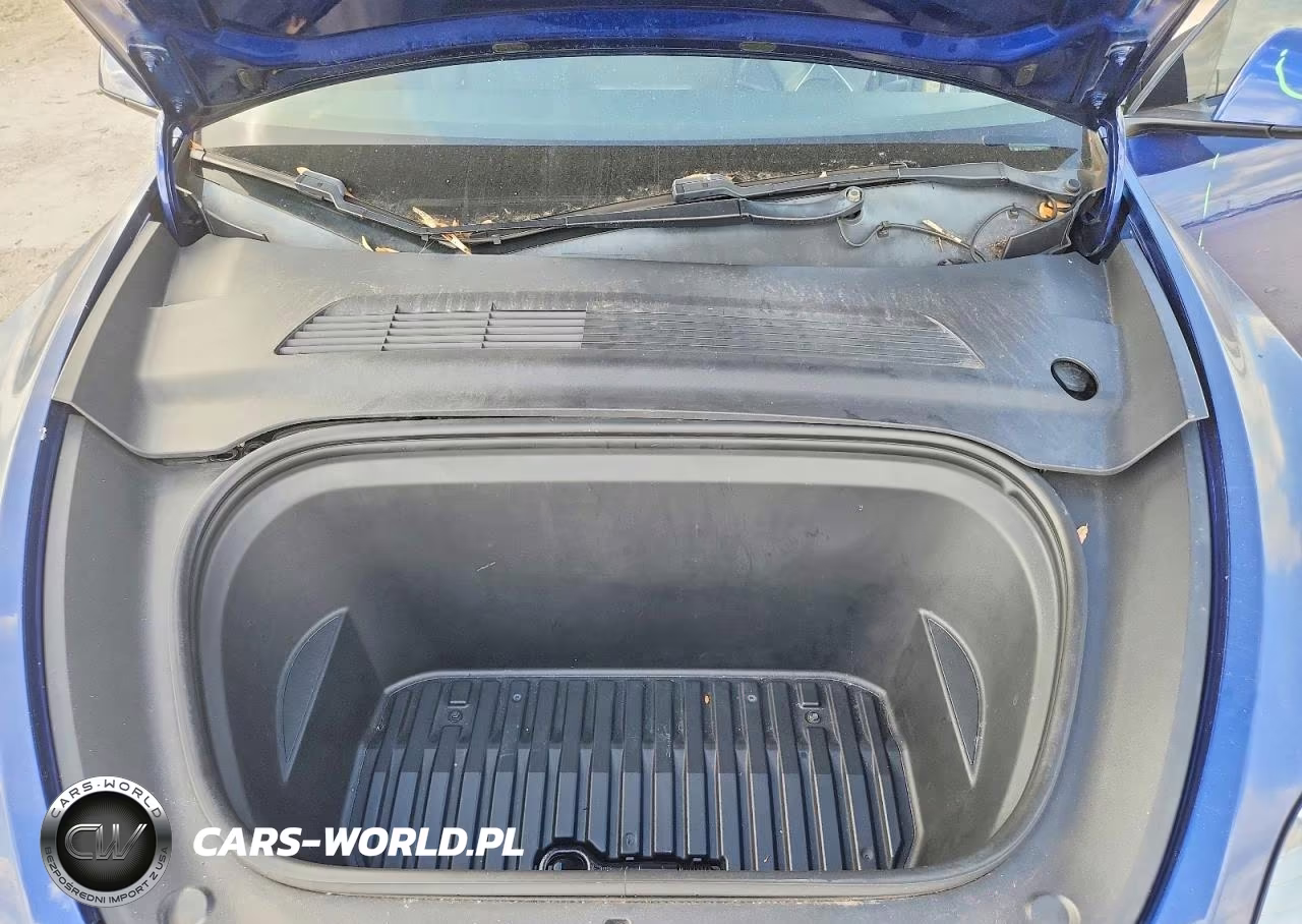 2020 Tesla Model Y VIN:5YJYGDEF1LF000470 - 12