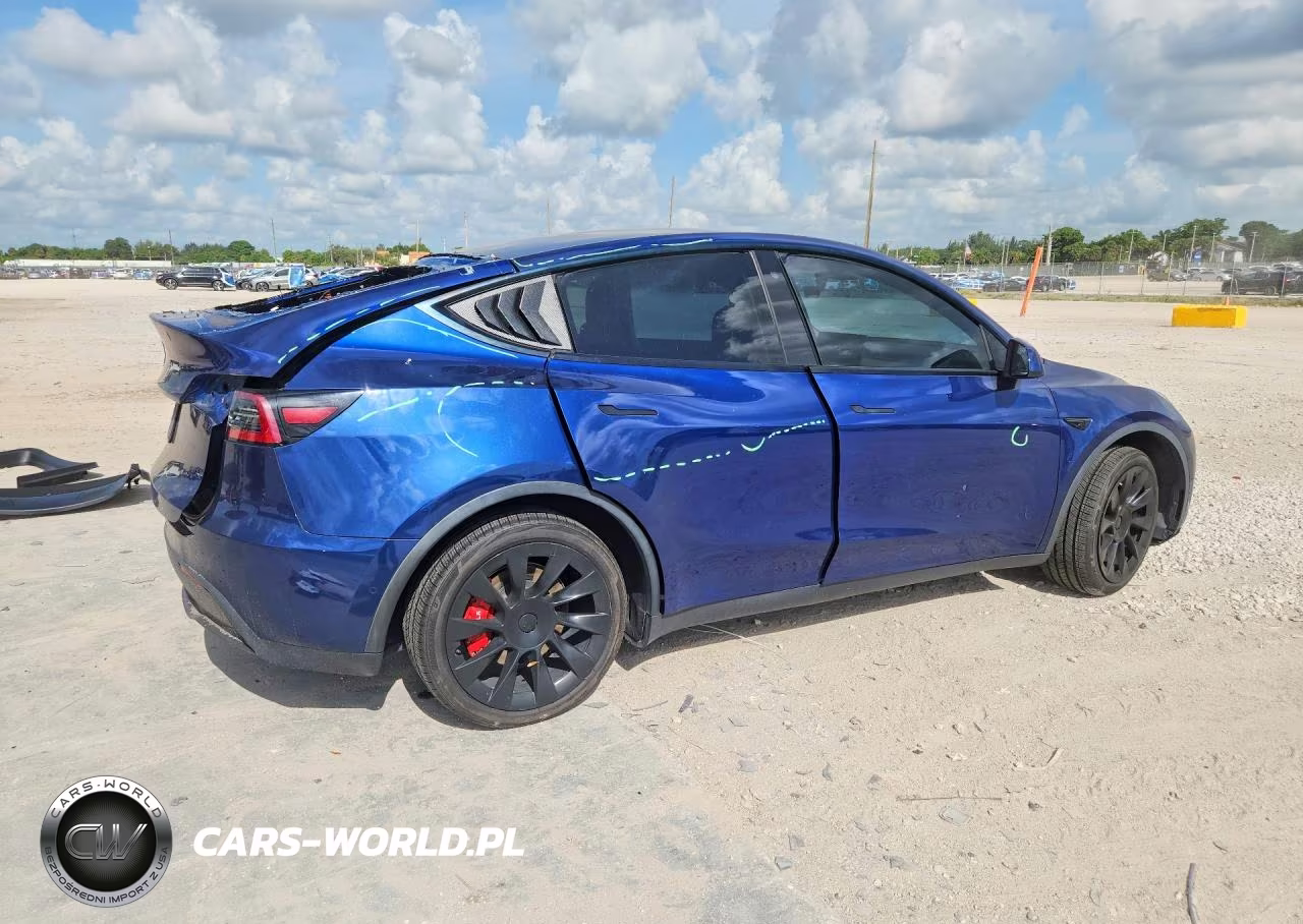 2020 Tesla Model Y VIN:5YJYGDEF1LF000470 - 3