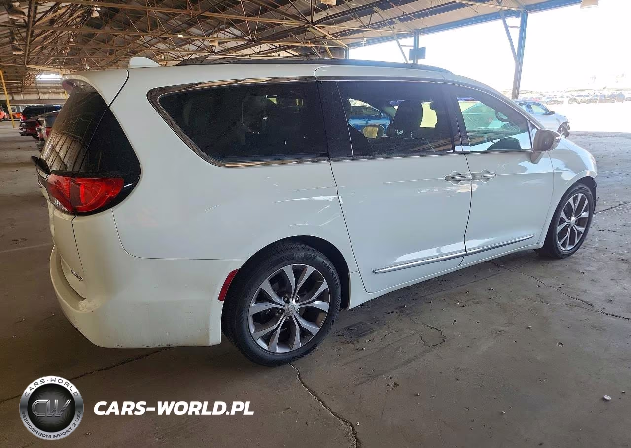 2018 Chrysler Pacifica Limited VIN:2C4RC1GG0JR186508 - 3