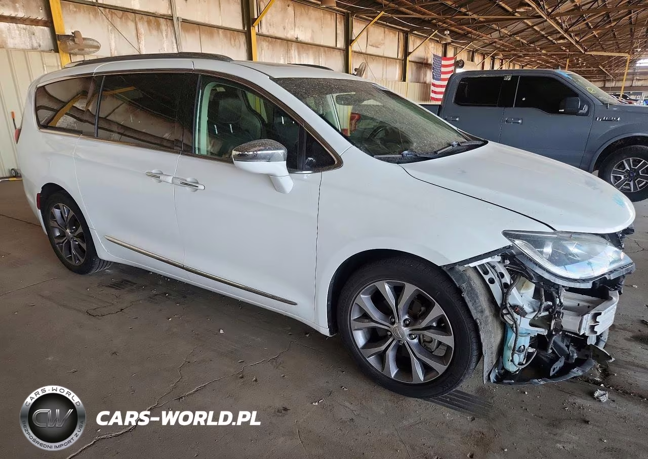 2018 Chrysler Pacifica Limited VIN:2C4RC1GG0JR186508 - 4