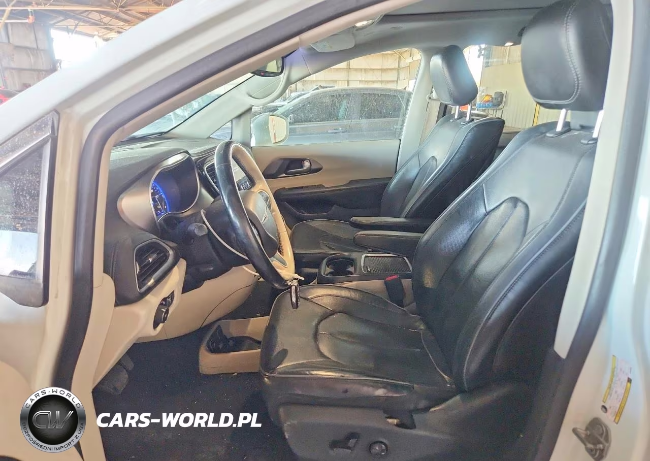 2018 Chrysler Pacifica Limited VIN:2C4RC1GG0JR186508 - 7