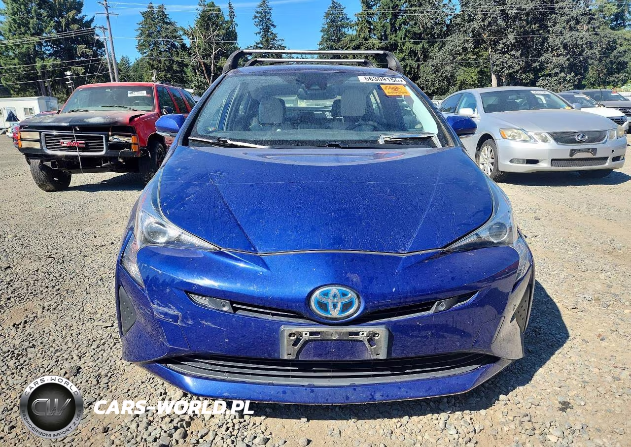 2017 Toyota Prius Four VIN:JTDKARFU8H3053091 - 5
