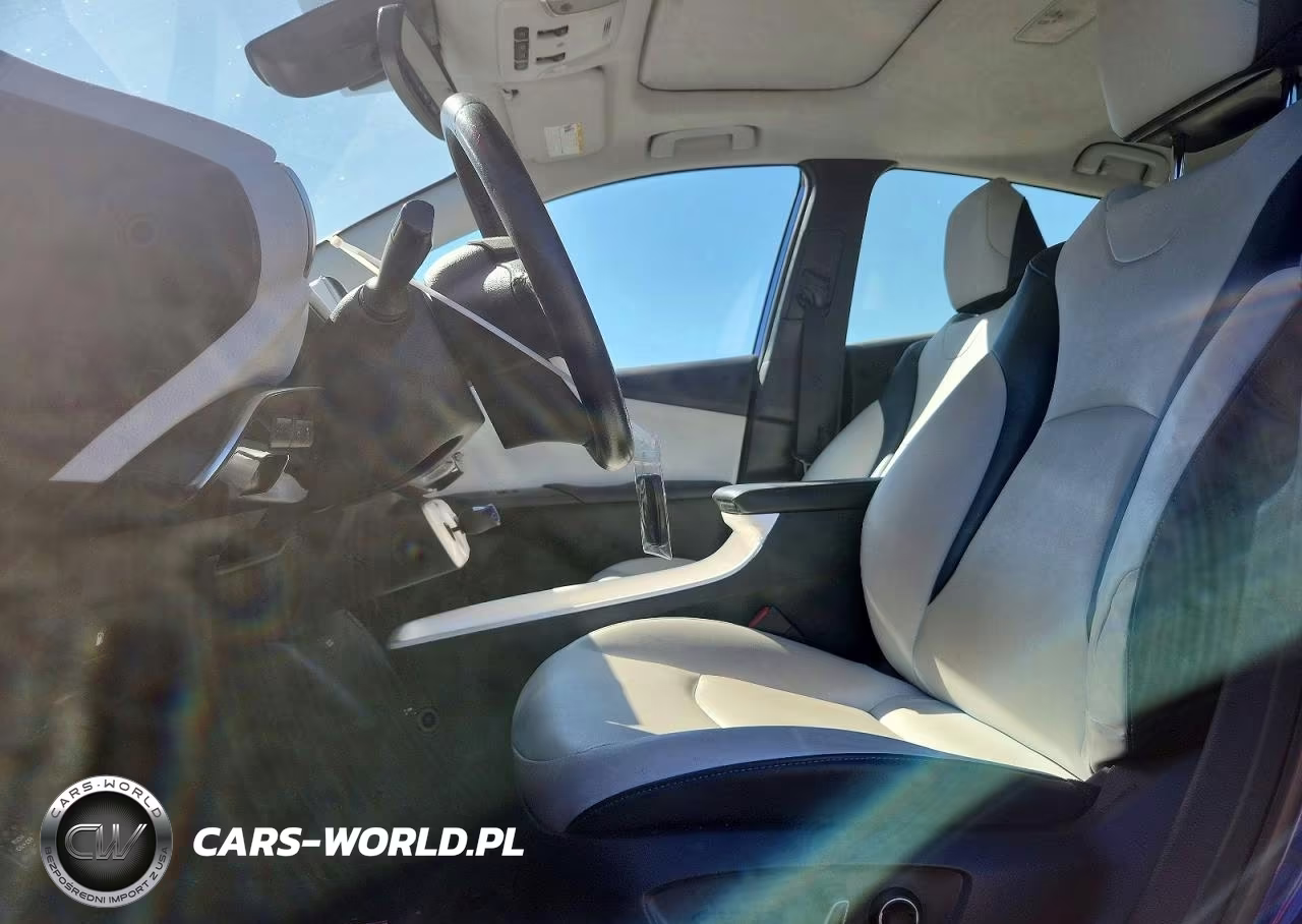 2017 Toyota Prius Four VIN:JTDKARFU8H3053091 - 7