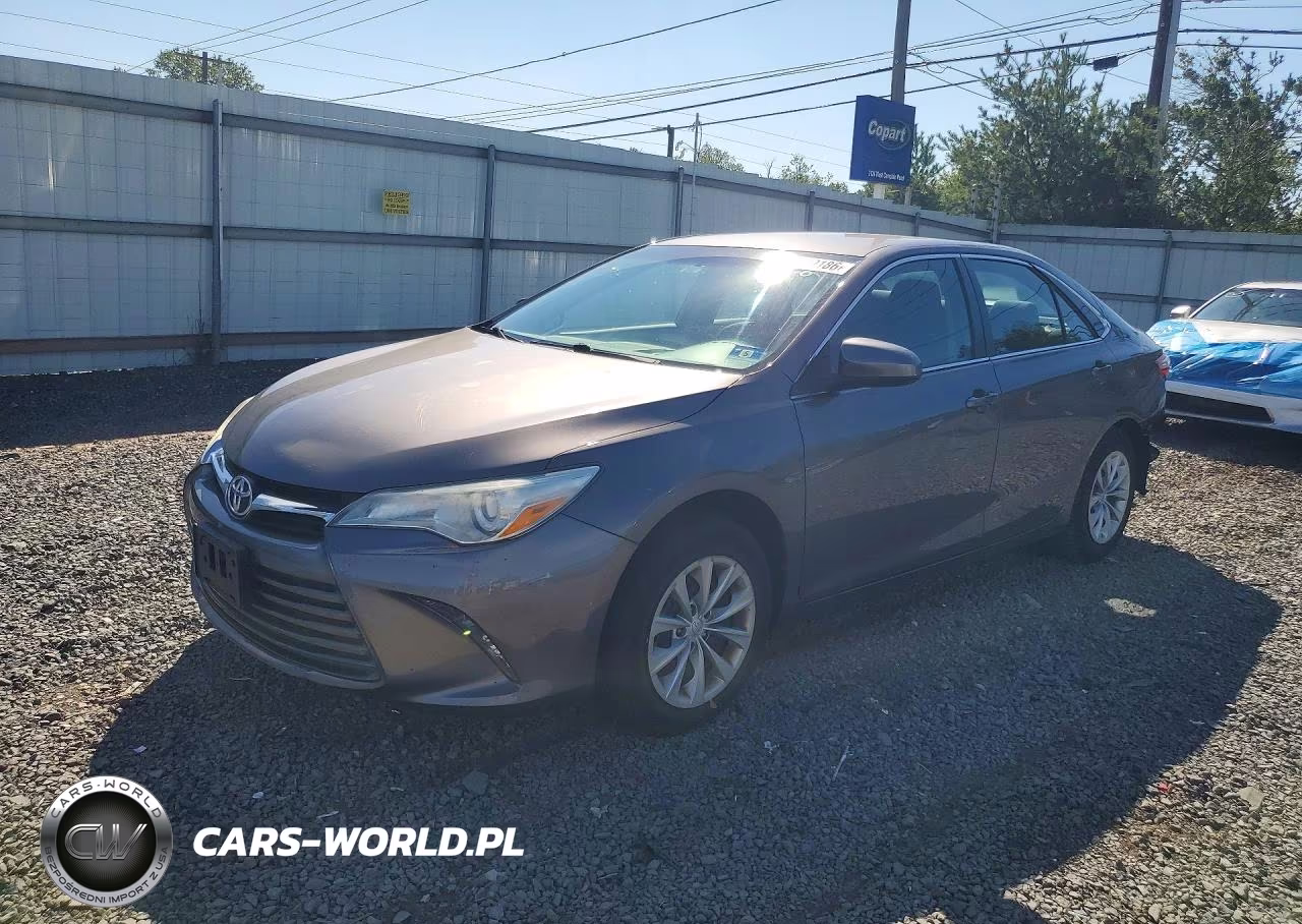 2016 Toyota Camry Le – zdjęcie 1 z 13