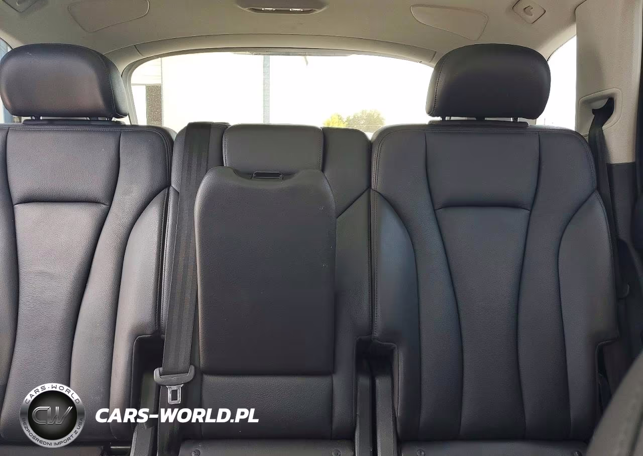 2018 Audi Q7 Premium Plus VIN:WA1LAAF73JD042364 - 10