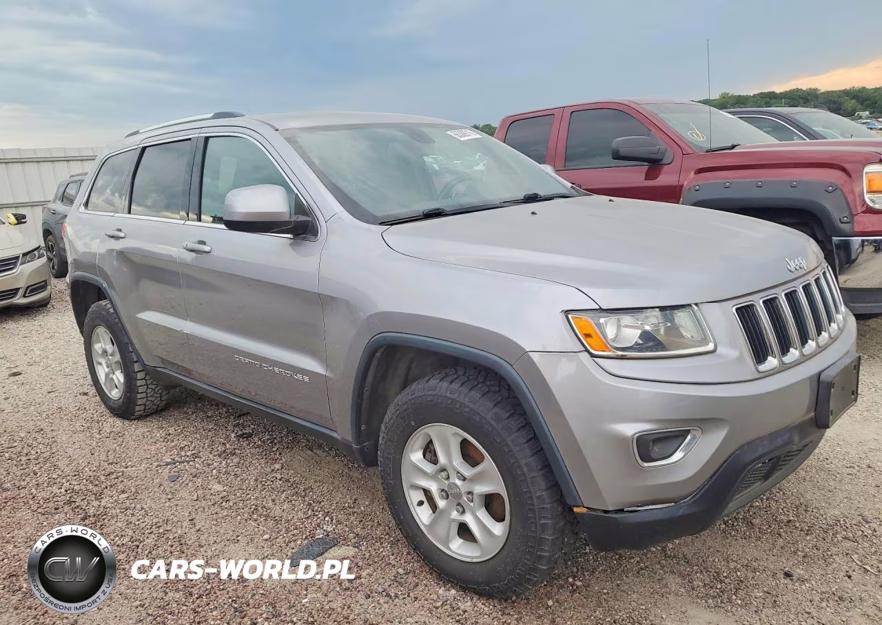 2014 Jeep Grand Cherokee Laredo VIN:1C4RJFAGXEC333282 - 4