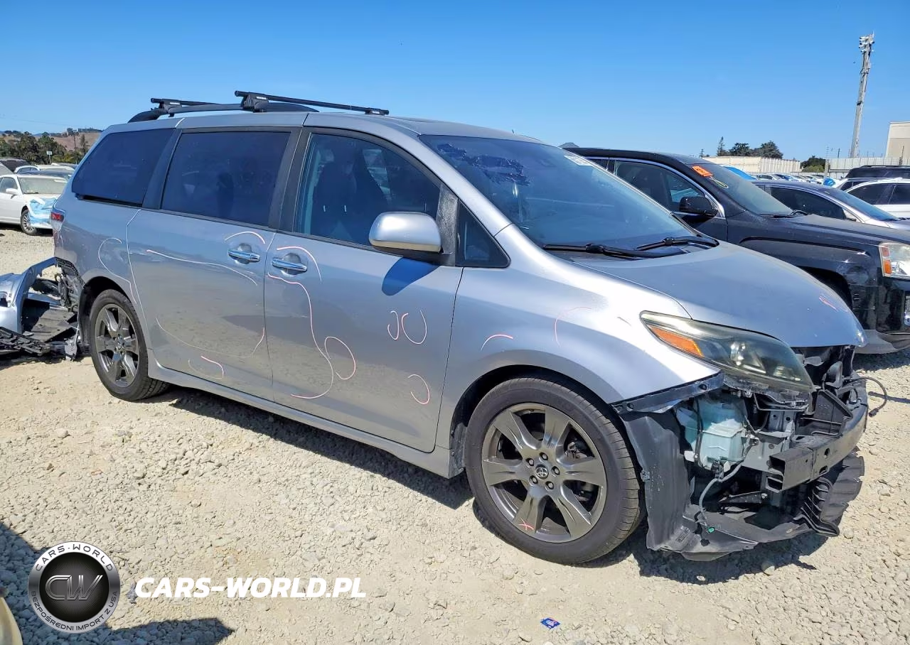 2018 Toyota Sienna Se 8-Passenger VIN:5TDXZ3DC9JS963648 - 4
