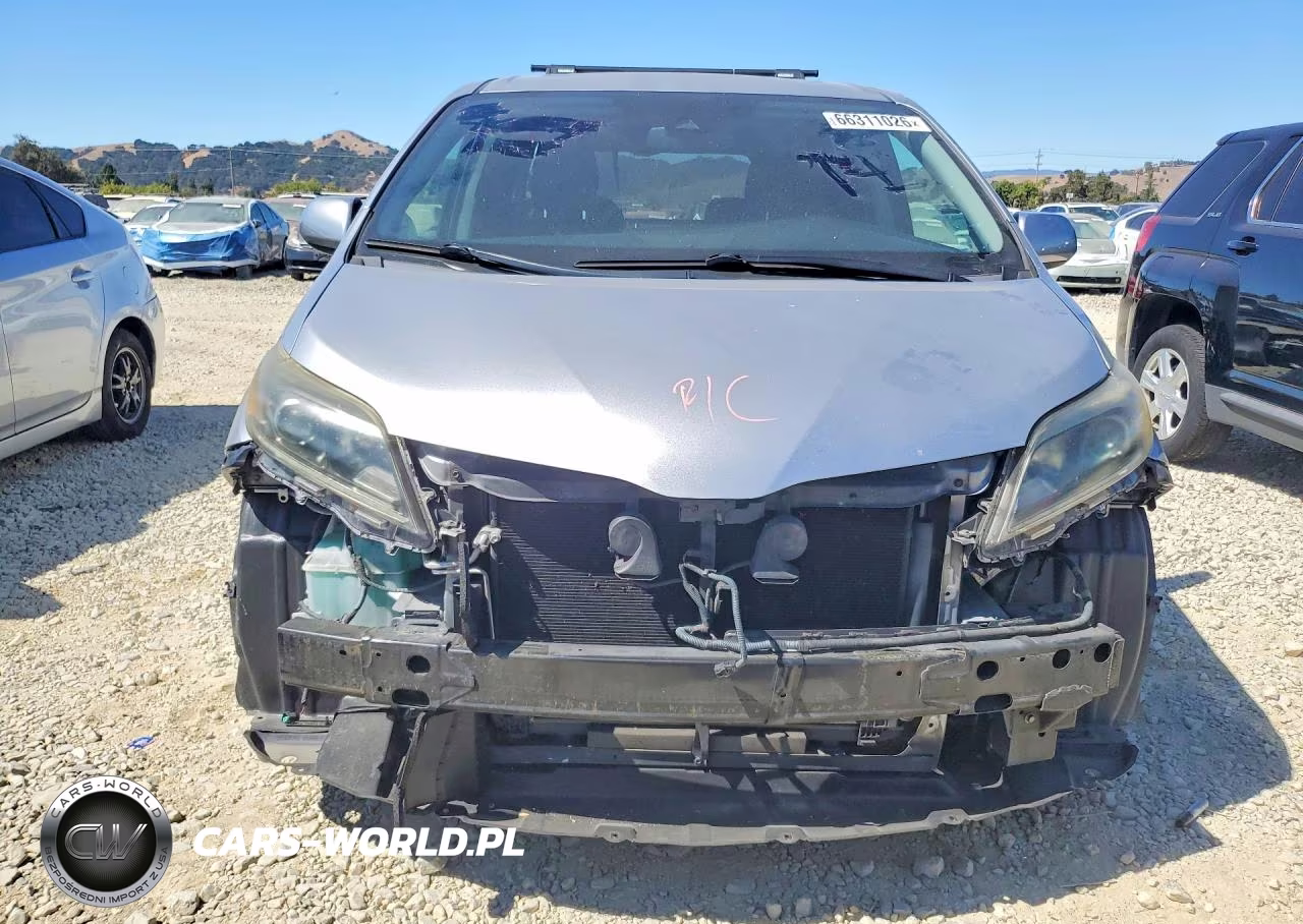 2018 Toyota Sienna Se 8-Passenger VIN:5TDXZ3DC9JS963648 - 5