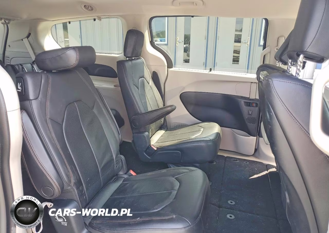 2017 Chrysler Pacifica Touring L Plus VIN:2C4RC1EG9HR669217 - 11