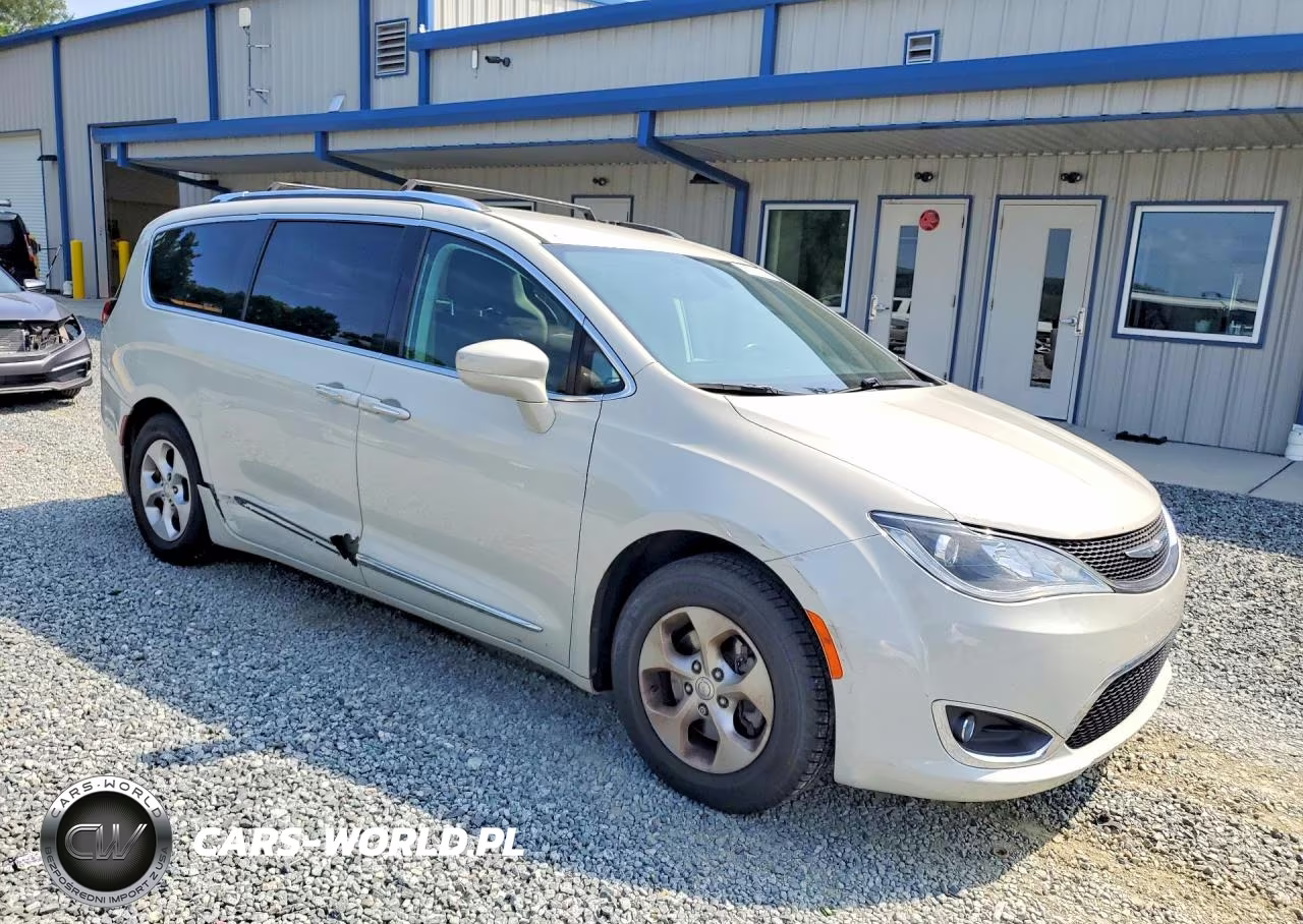 2017 Chrysler Pacifica Touring L Plus VIN:2C4RC1EG9HR669217 - 4