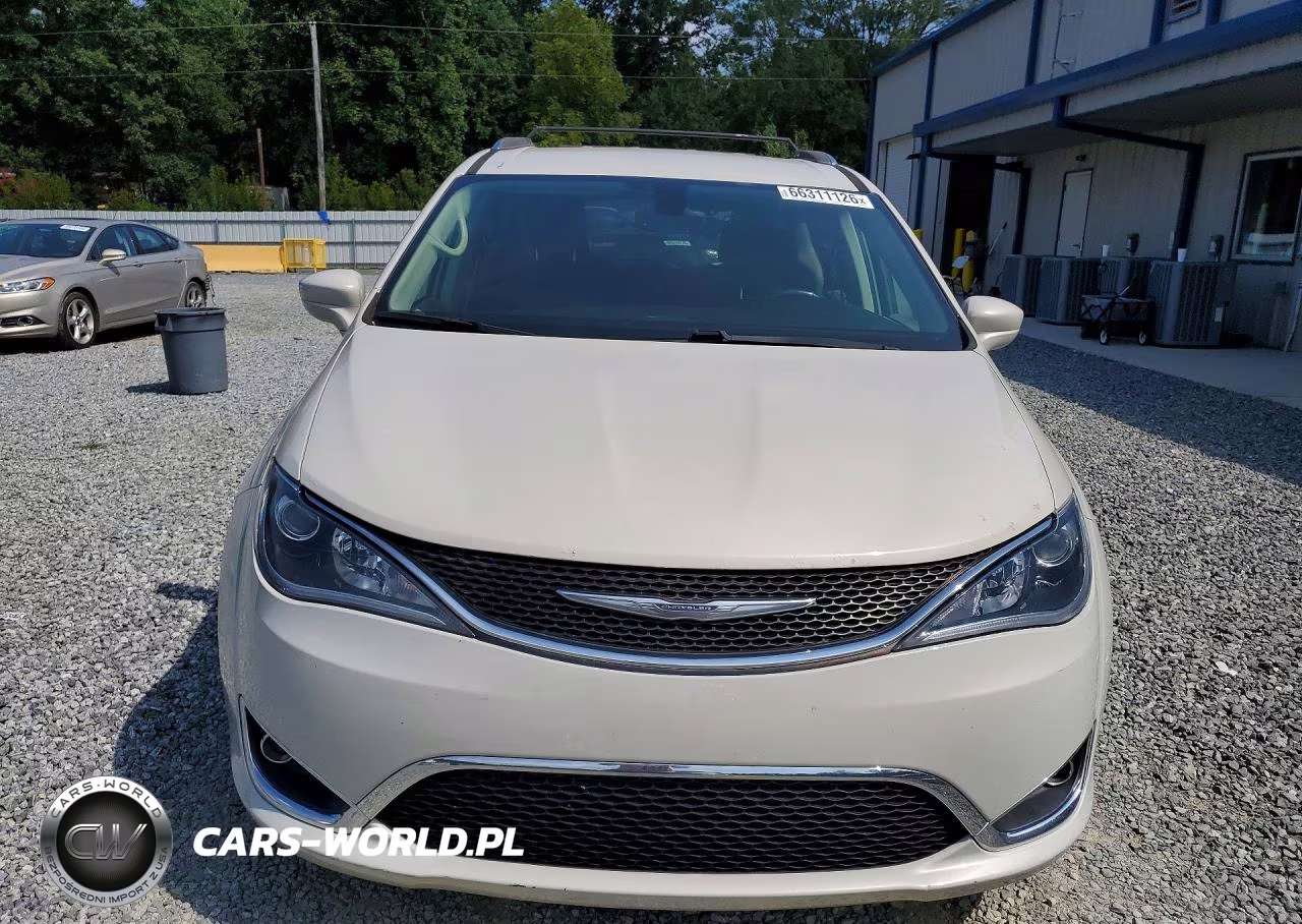 2017 Chrysler Pacifica Touring L Plus VIN:2C4RC1EG9HR669217 - 5