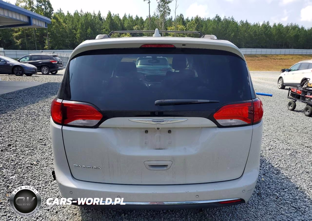 2017 Chrysler Pacifica Touring L Plus VIN:2C4RC1EG9HR669217 - 6