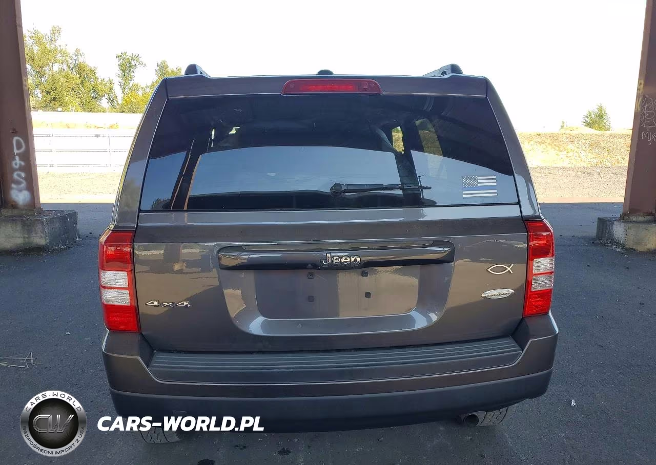2016 Jeep Patriot Latitude VIN:1C4NJRFB5GD596919 - 6