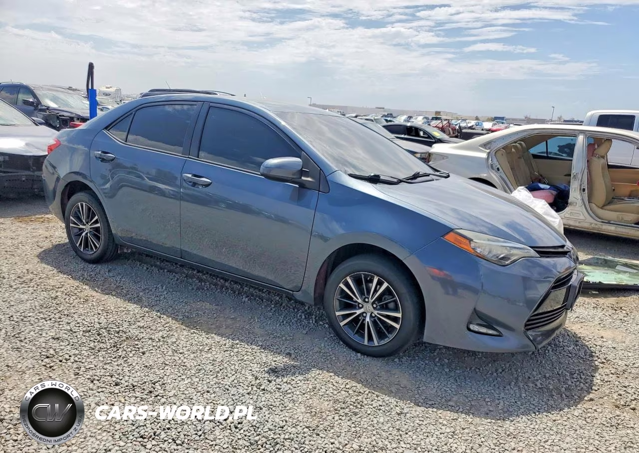 2017 Toyota Corolla Le VIN:2T1BURHE2HC810667 - 4