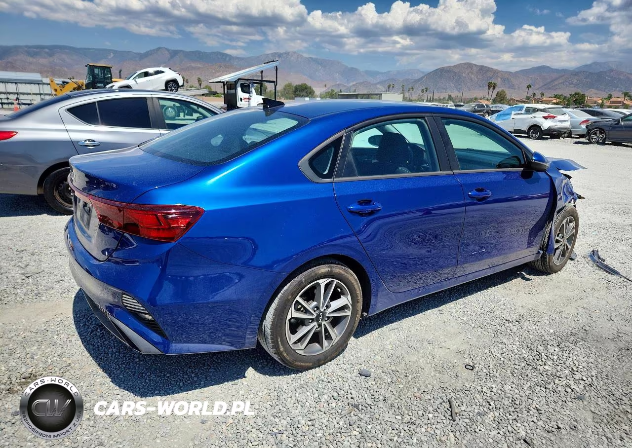 2023 Kia Forte Lxs VIN:3KPF24AD7PE670028 - 3
