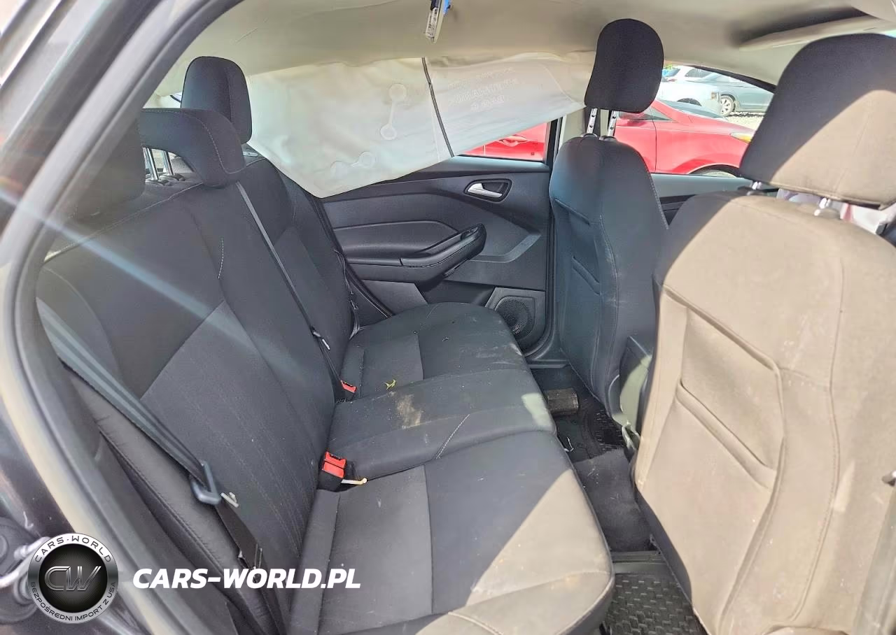2016 Ford Focus Se VIN:1FADP3K28GL406586 - 10