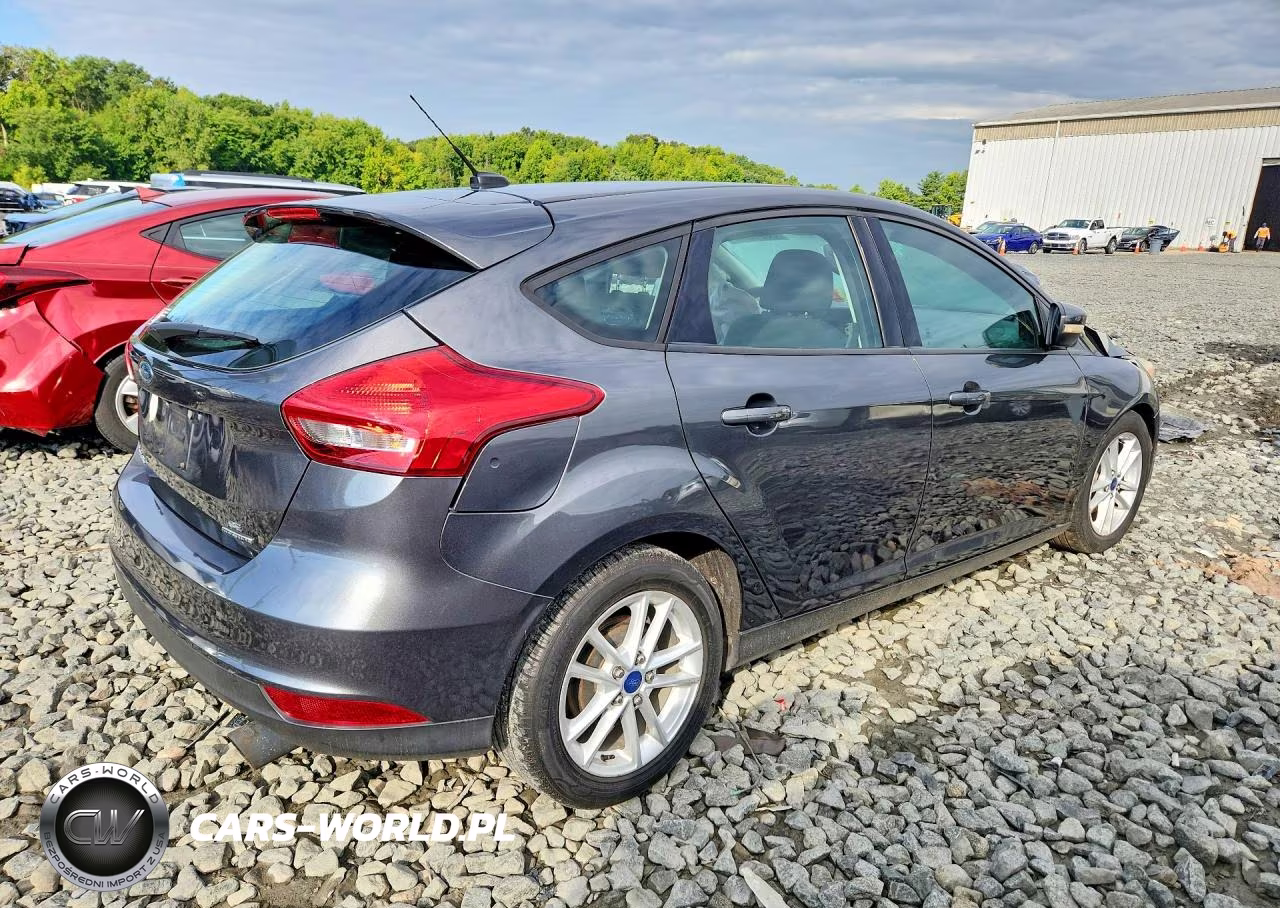 2016 Ford Focus Se VIN:1FADP3K28GL406586 - 3