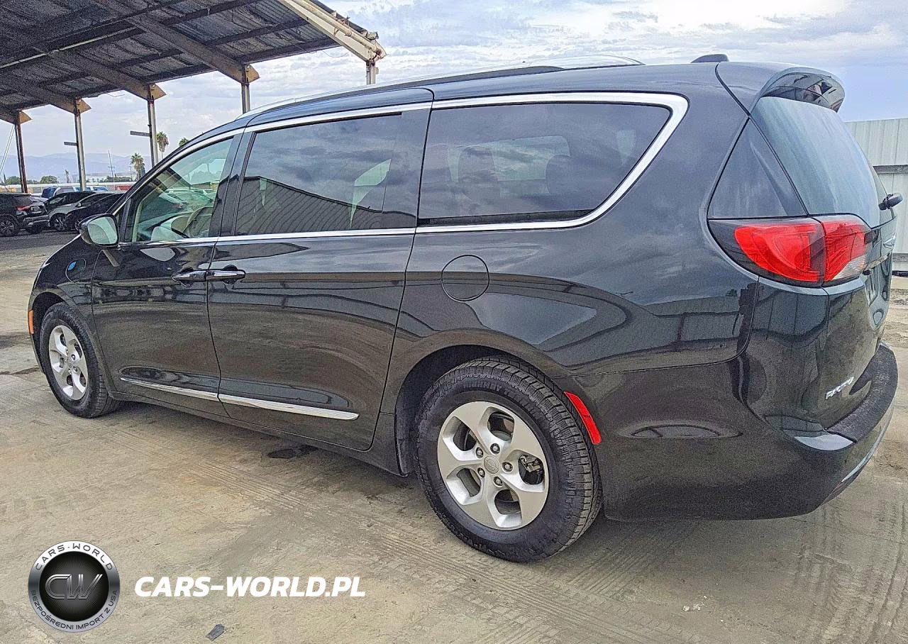 2018 Chrysler Pacifica Hybrid Touring L VIN:2C4RC1L7XJR124863 - 2