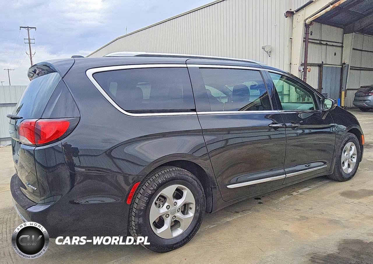 2018 Chrysler Pacifica Hybrid Touring L VIN:2C4RC1L7XJR124863 - 3