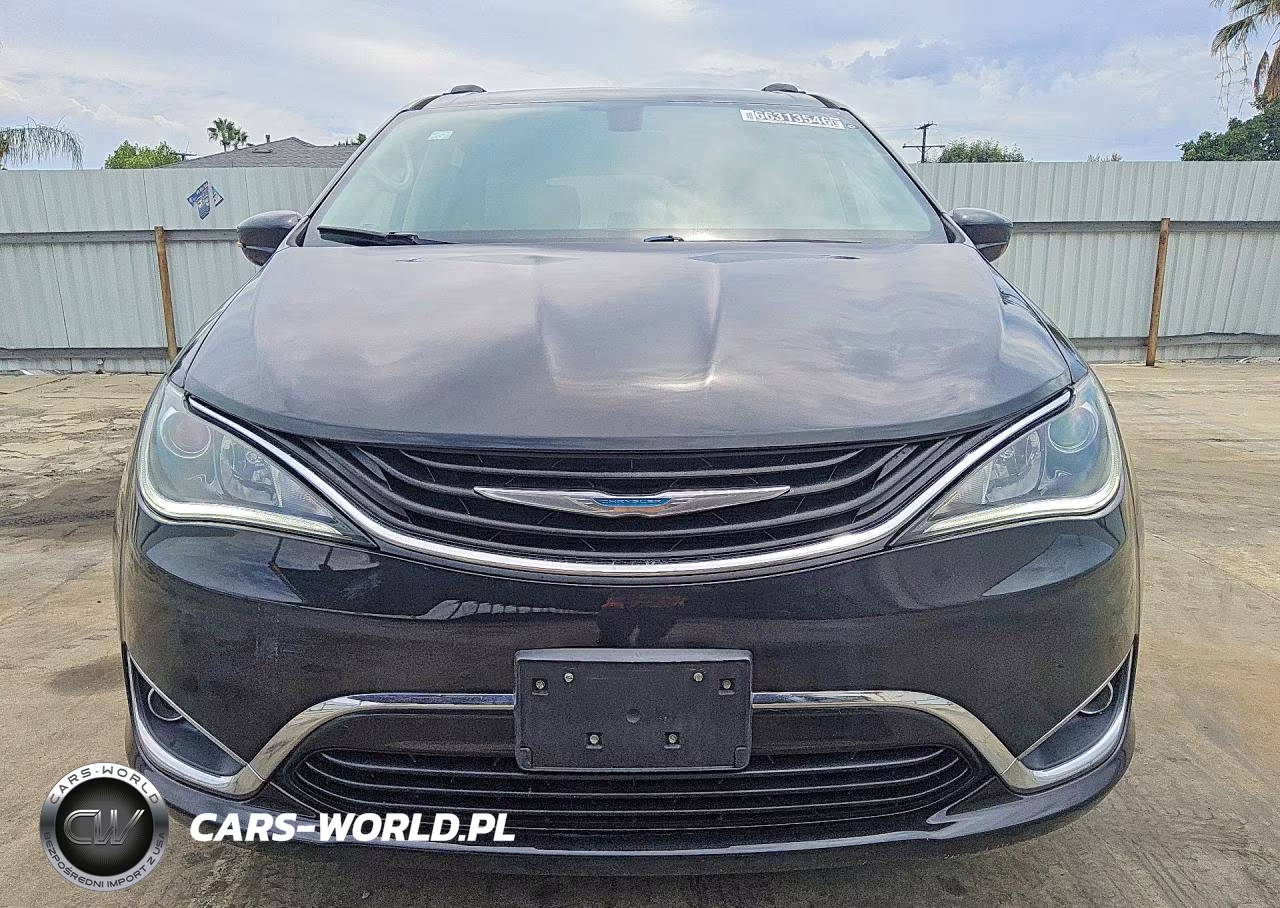 2018 Chrysler Pacifica Hybrid Touring L VIN:2C4RC1L7XJR124863 - 5