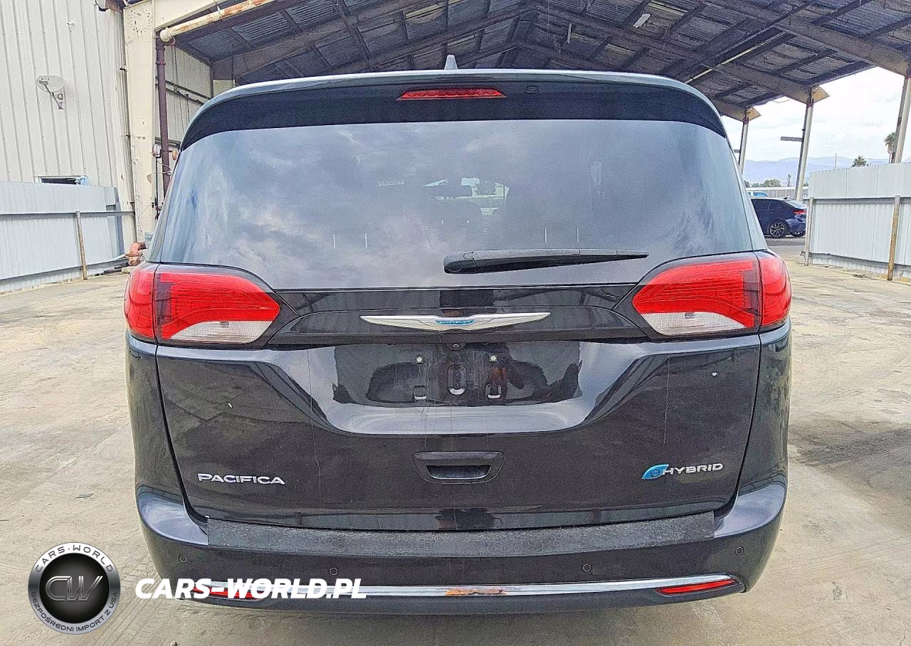 2018 Chrysler Pacifica Hybrid Touring L VIN:2C4RC1L7XJR124863 - 6
