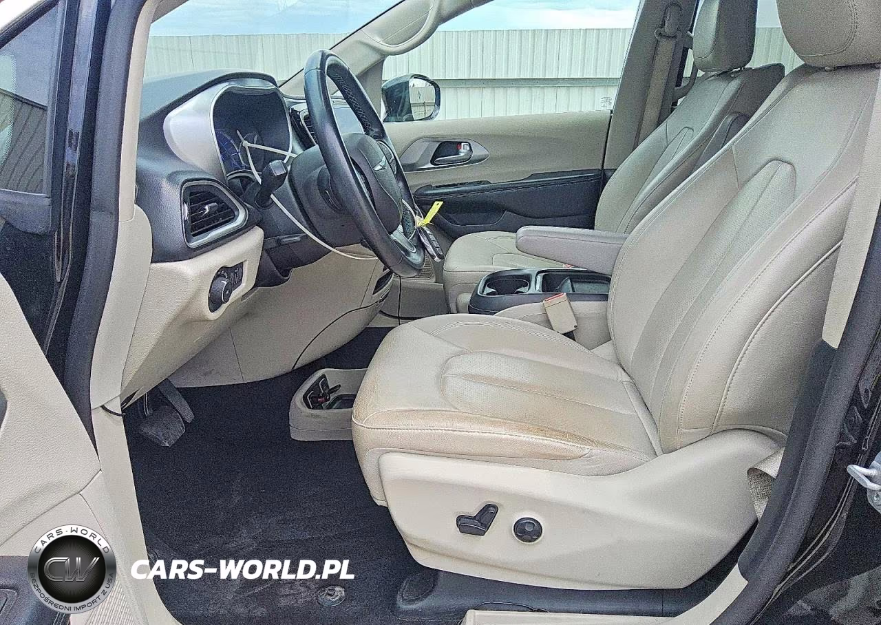 2018 Chrysler Pacifica Hybrid Touring L VIN:2C4RC1L7XJR124863 - 7