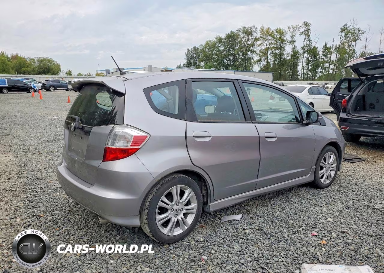 2010 Honda Fit Sport VIN:JHMGE8H47AC036496 - 3