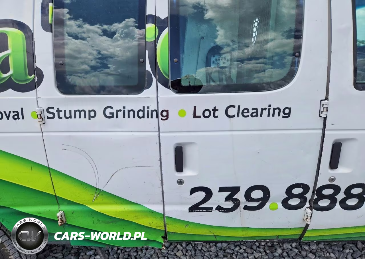 2009 Ford Econoline E350 Super Duty Van VIN:1FTSE34L09DA84018 - 11