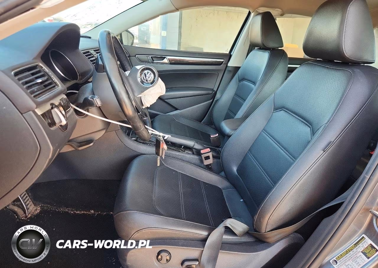 2019 Volkswagen Passat Se R-Line VIN:1VWMA7A36KC010384 - 7